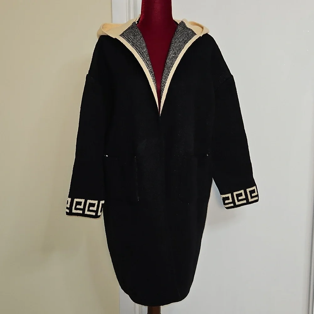 Black and Tan Hooded Sweater Size Extra Large